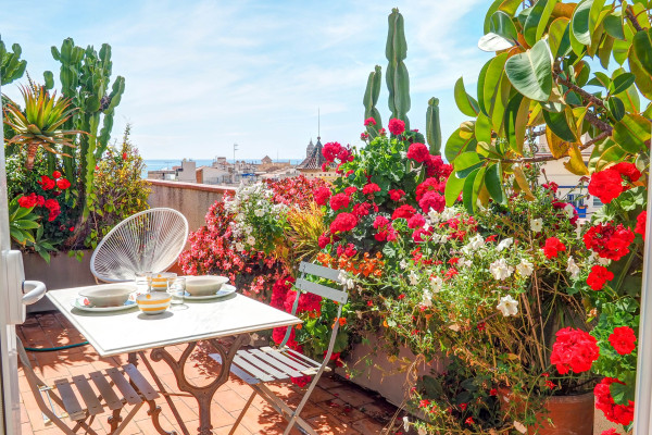 #11585 - Secret Garden Apartment | Holiday Rentals | Hello Homes Sitges