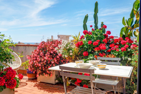 #11596 - Secret Garden Apartment | Holiday Rentals | Hello Homes Sitges
