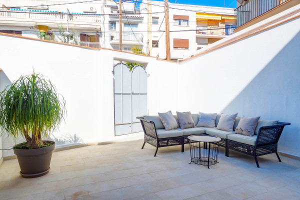 #13642 - Camelot Apartment | Holiday Rentals | Hello Homes Sitges