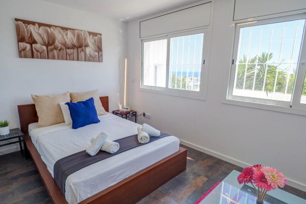 #16268 - The Moonlight Sea View | Holiday Rentals | Hello Homes Sitges