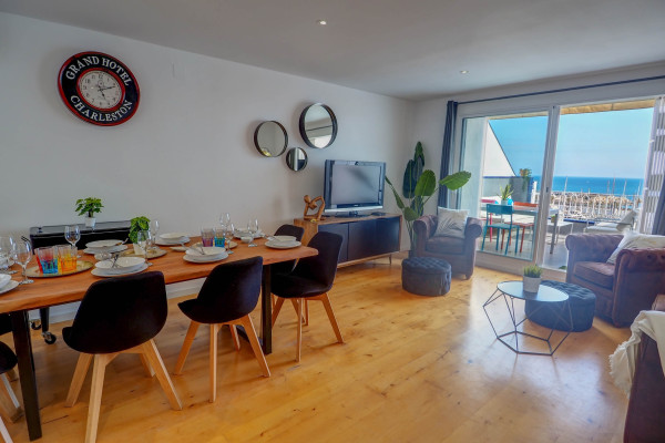 #16308 - The Moonlight Sea View | Holiday Rentals | Hello Homes Sitges