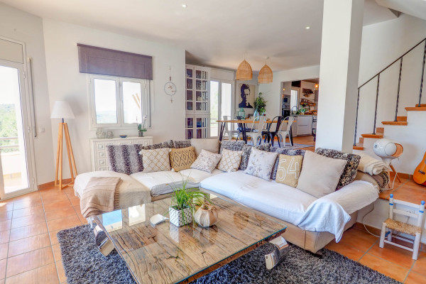 #16503 - Villa Elysian | Holiday Rentals | Hello Homes Sitges