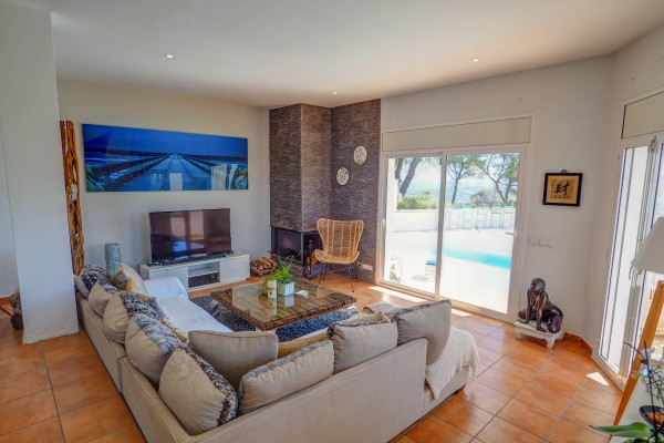 #16538 - Villa Elysian | Holiday Rentals | Hello Homes Sitges