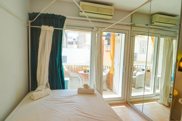#17430 - The Loft | Holiday Rentals | Hello Homes Sitges