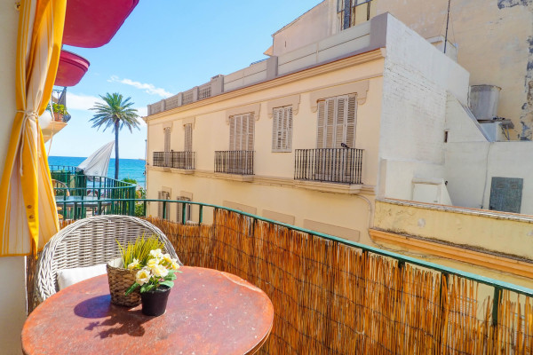 #17434 - The Loft | Holiday Rentals | Hello Homes Sitges