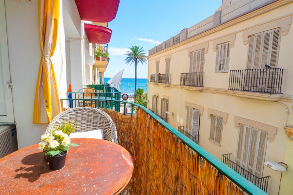 #17435 - The Loft | Holiday Rentals | Hello Homes Sitges