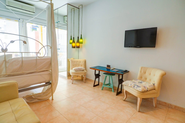 #17450 - The Loft | Holiday Rentals | Hello Homes Sitges
