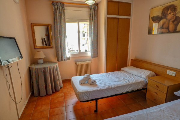 #17550 - Oasis Sinia | Holiday Rentals | Hello Homes Sitges