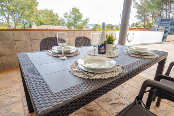 #27881 - Villa Papallona | Holiday Rentals | Hello Homes Sitges
