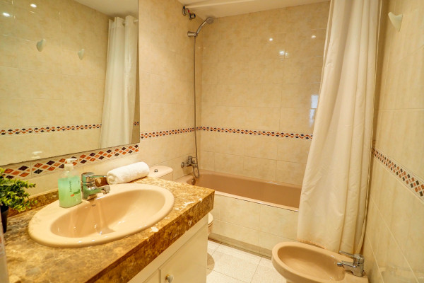 #30191 - Apartamento Burdeos | Holiday Rentals | Hello Homes Sitges