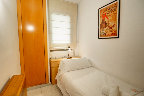 #30200 - Apartamento Burdeos | Holiday Rentals | Hello Homes Sitges