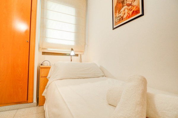 #30204 - Apartamento Burdeos | Holiday Rentals | Hello Homes Sitges