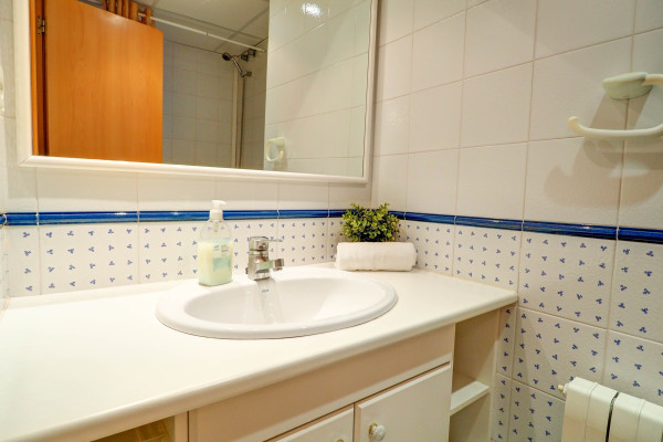 #30210 - Apartamento Burdeos | Holiday Rentals | Hello Homes Sitges