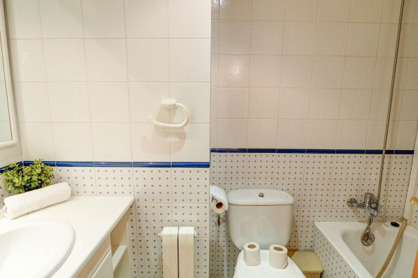 #30211 - Apartamento Burdeos | Holiday Rentals | Hello Homes Sitges