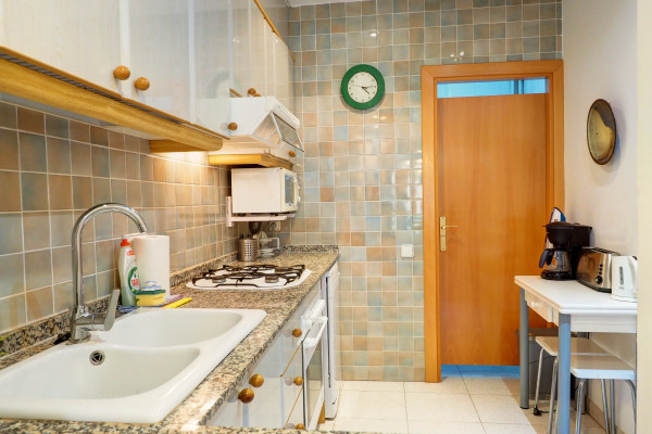 #30233 - Apartamento Burdeos | Holiday Rentals | Hello Homes Sitges