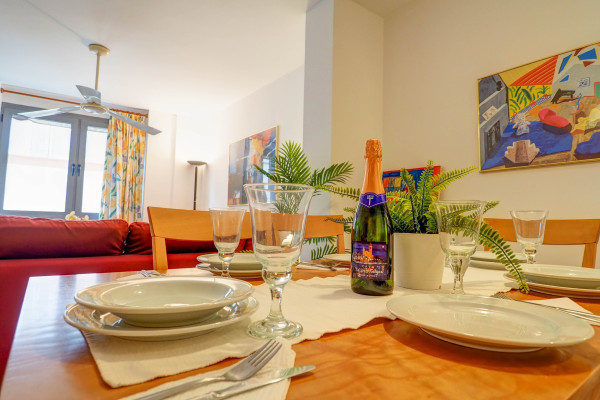 #30241 - Apartamento Burdeos | Holiday Rentals | Hello Homes Sitges