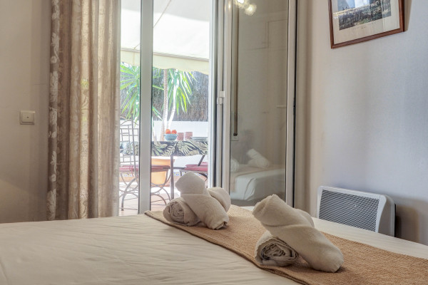 #33717 - Zafiro Apartment | Holiday Rentals | Hello Homes Sitges