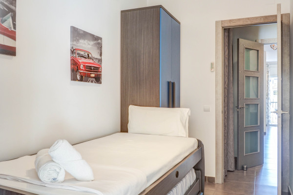 #33728 - Zafiro Apartment | Holiday Rentals | Hello Homes Sitges