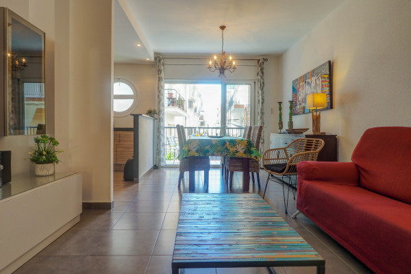 #33743 - Zafiro Apartment | Holiday Rentals | Hello Homes Sitges