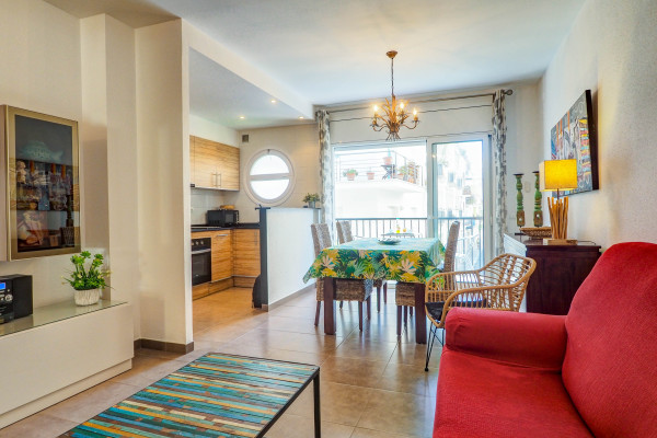 #33745 - Zafiro Apartment | Holiday Rentals | Hello Homes Sitges