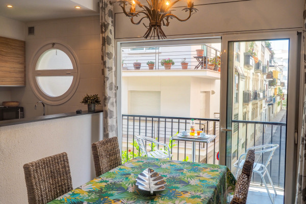 #33750 - Zafiro Apartment | バケーションレンタル | Hello Homes Sitges