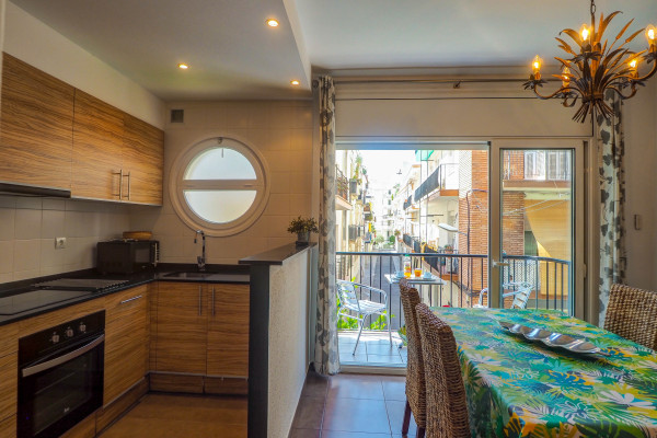 #33756 - Zafiro Apartment | Holiday Rentals | Hello Homes Sitges