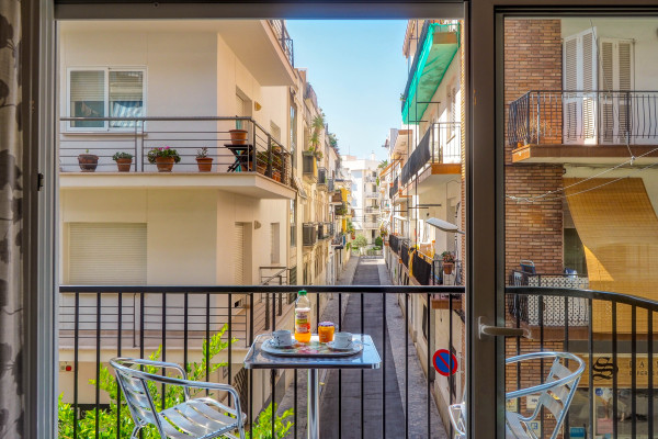 #33757 - Zafiro Apartment | バケーションレンタル | Hello Homes Sitges