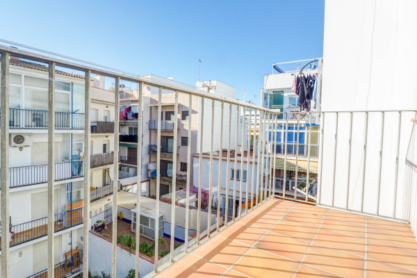 #37176 - Benito Apartment | Holiday Rentals | Hello Homes Sitges