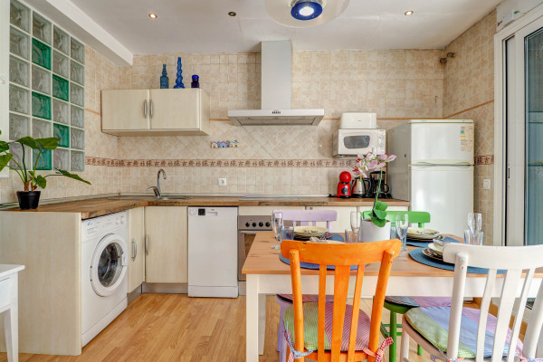#37421 - Carmen Apartment | Holiday Rentals | Hello Homes Sitges