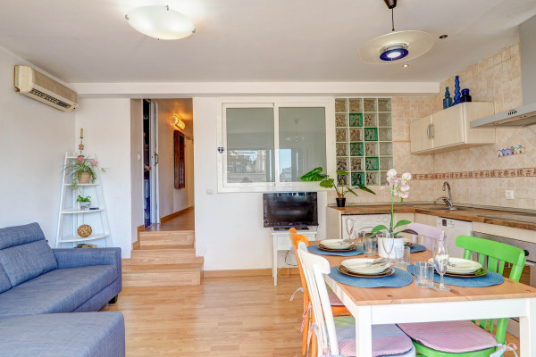 #37423 - Carmen Apartment | Holiday Rentals | Hello Homes Sitges