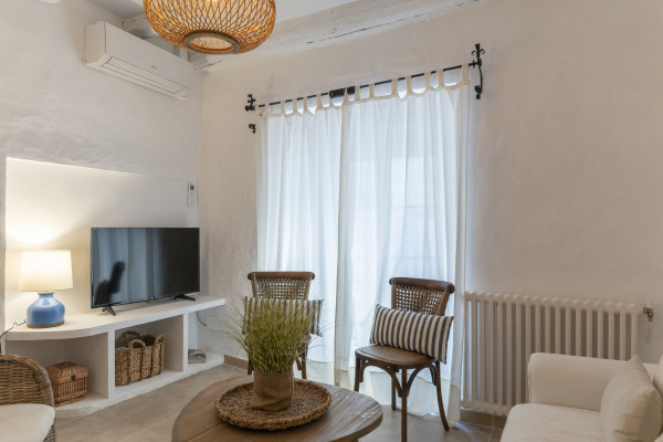 #38056 - Casa Azul | Holiday Rentals | Hello Homes Sitges