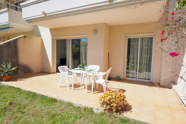 #38451 - Flip Flop Beach Apartment | Holiday Rentals | Hello Homes Sitges