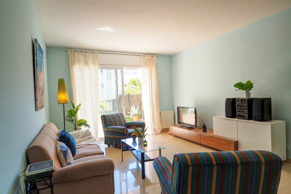 #38460 - Flip Flop Beach Apartment | Holiday Rentals | Hello Homes Sitges