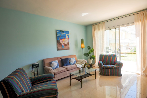 #38464 - Flip Flop Beach Apartment | Holiday Rentals | Hello Homes Sitges