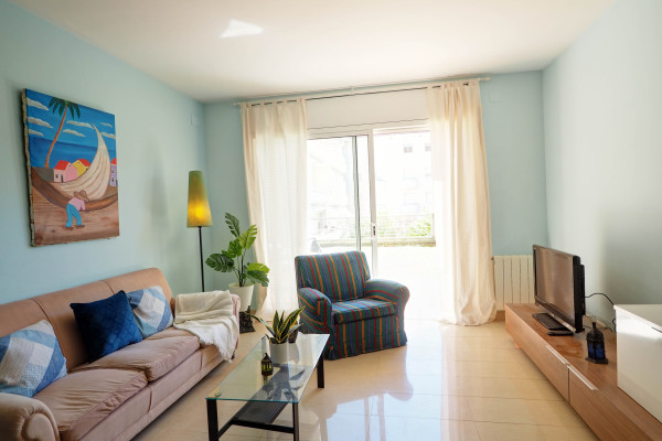 #38465 - Flip Flop Beach Apartment | Holiday Rentals | Hello Homes Sitges