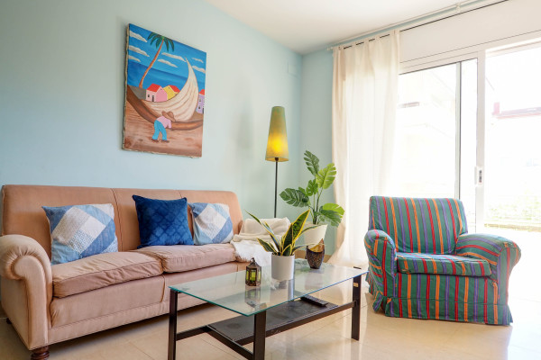#38474 - Flip Flop Beach Apartment | Holiday Rentals | Hello Homes Sitges