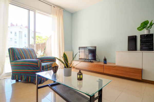 #38479 - Flip Flop Beach Apartment | Holiday Rentals | Hello Homes Sitges