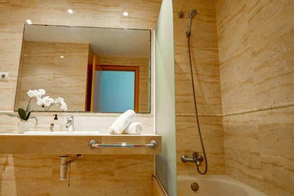 #38497 - Flip Flop Beach Apartment | Holiday Rentals | Hello Homes Sitges