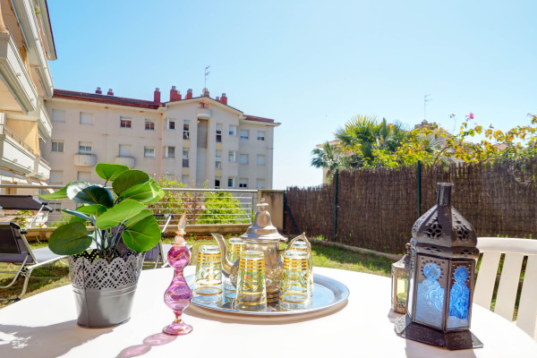 #38511 - Flip Flop Beach Apartment | Holiday Rentals | Hello Homes Sitges