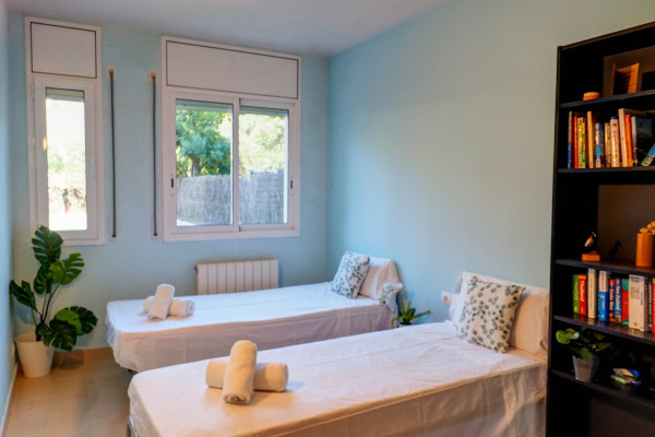 #38513 - Flip Flop Beach Apartment | Holiday Rentals | Hello Homes Sitges