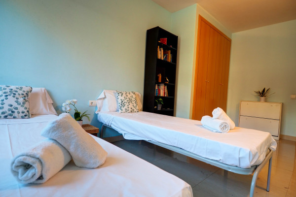 #38517 - Flip Flop Beach Apartment | Holiday Rentals | Hello Homes Sitges