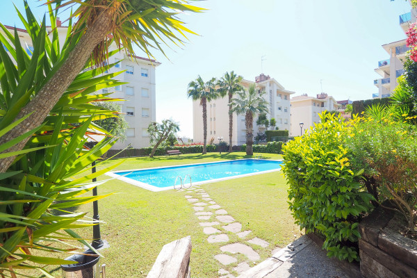 #38521 - Flip Flop Beach Apartment | Holiday Rentals | Hello Homes Sitges