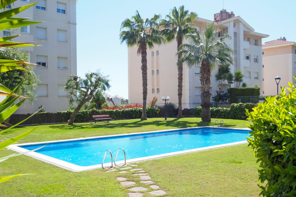 #38522 - Flip Flop Beach Apartment | Holiday Rentals | Hello Homes Sitges