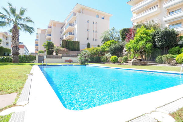 #38525 - Flip Flop Beach Apartment | Holiday Rentals | Hello Homes Sitges