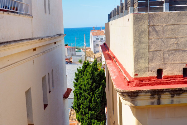 #38633 - Barco Attic | Seasonal Rentals | Hello Homes Sitges