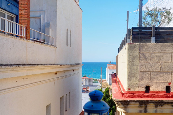 #38634 - Barco Attic | Seasonal Rentals | Hello Homes Sitges