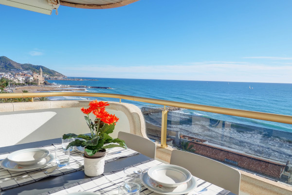 #38887 - Ocean Skyline Penthouse | Seasonal Rentals | Hello Homes Sitges