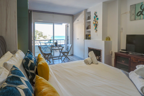 #39267 - The Beach Studio | Holiday Rentals | Hello Homes Sitges