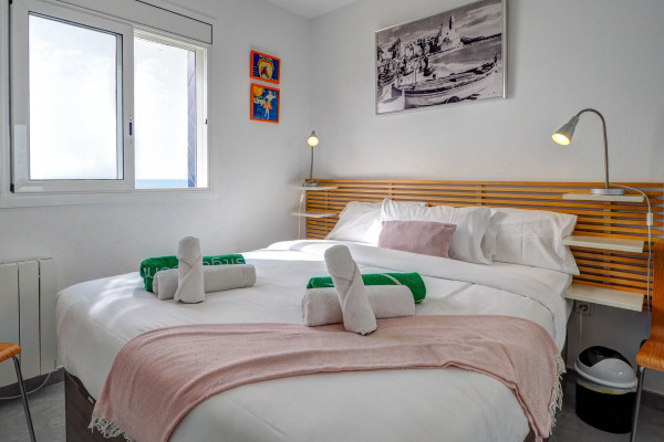 #39992 - Marina Duplex | Holiday Rentals | Hello Homes Sitges
