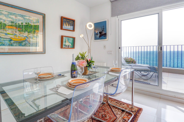 #40010 - Marina Duplex | Holiday Rentals | Hello Homes Sitges